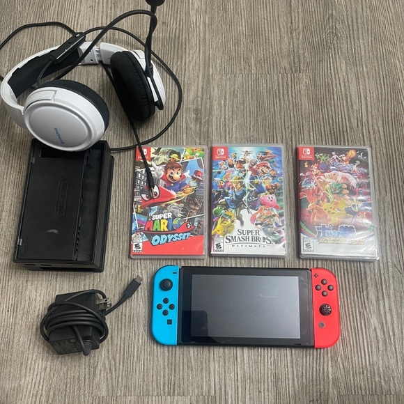 Nintendo Switch HAC-001 Console Bundle Lot With Free Headset And Games - Tested - Picture 1 of 3